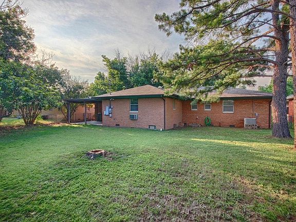 2nd image of 1414 Oakwood Dr