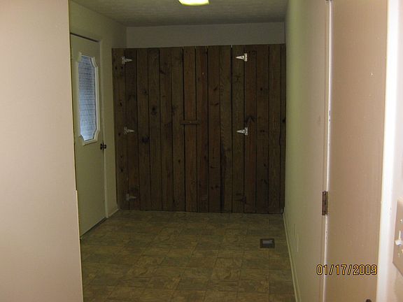 Laundry Room w/ storage