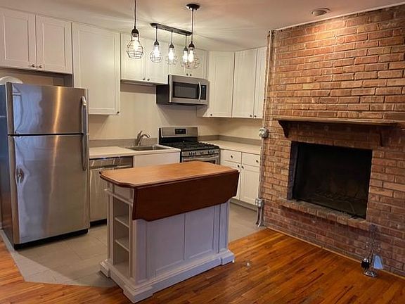 4th image of 801 W Oakdale Ave APT 1A
