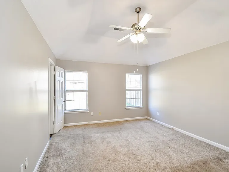 7862 Fallstone Rd — Photo 10