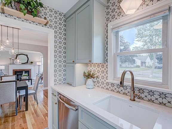 2nd image of 764 Cottage Ave W