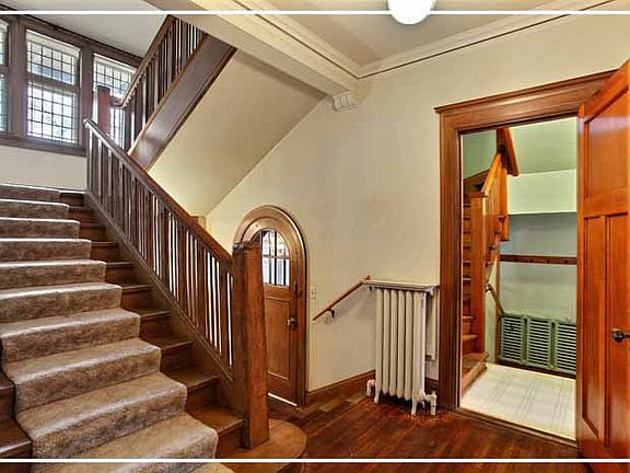 3rd image of 522 McIndoe St