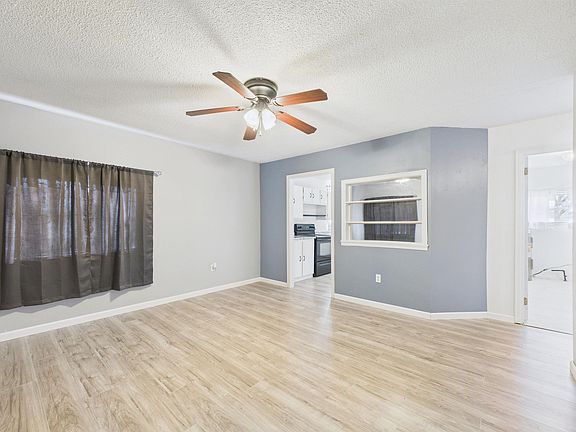 4th image of 608 N Estes Ave