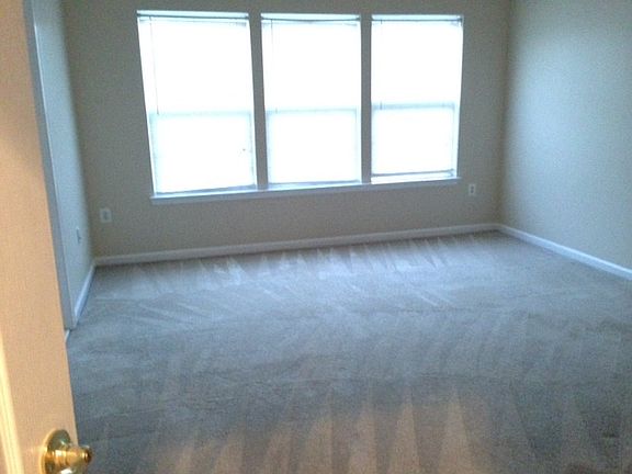 5th image of 4665 Carisbrooke Ln