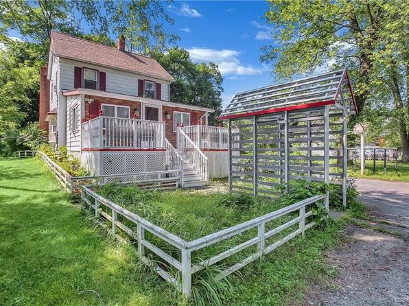 15 Hall Line Dr