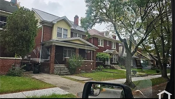 3737 Hazelwood St — Photo 1