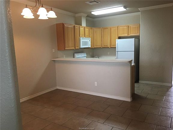 4th image of 127 Kleine Ln