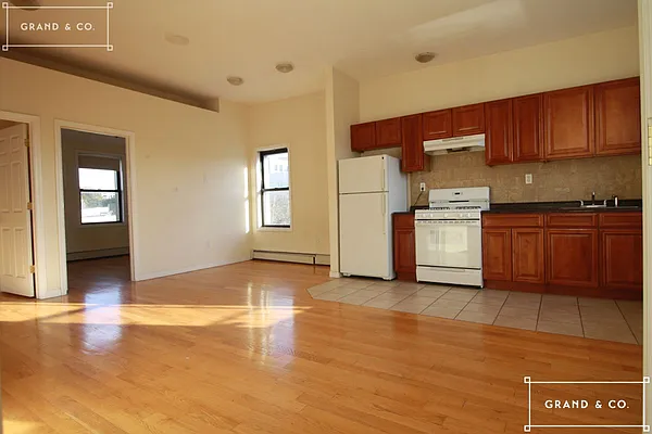 Rented by Grand & Co. | media 9