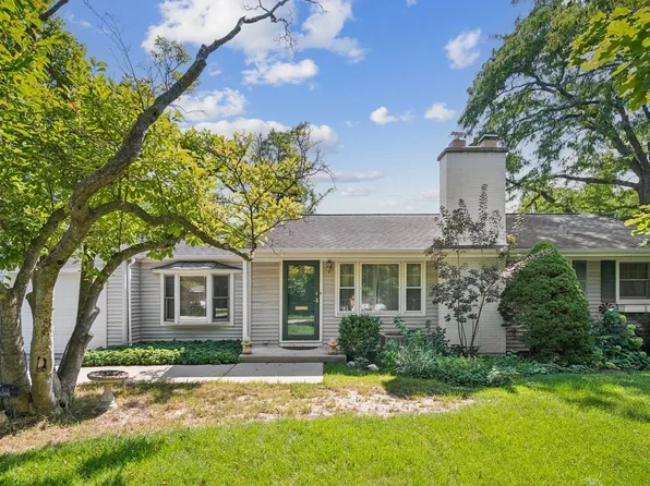 231 Latrobe Ave, Northfield, IL 60093