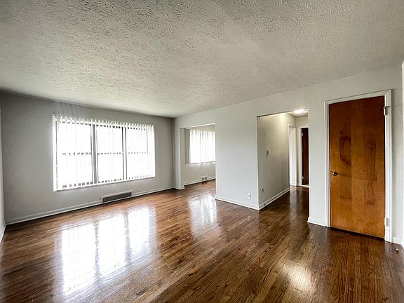 3rd image of 13700 Dexter Ave #104