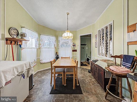 4th image of 20 Lee Dr #641