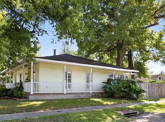 3rd image of 2704 Verbena St