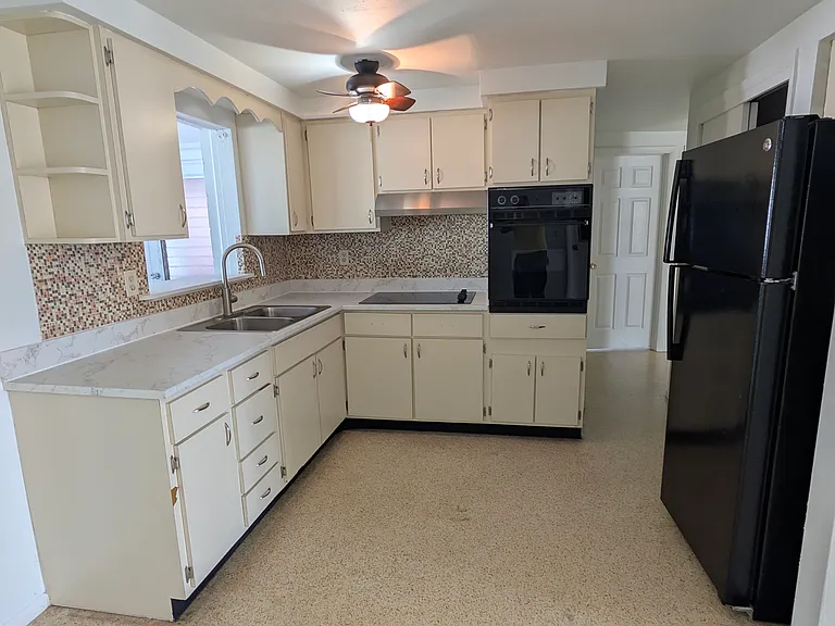 4835 Blossom Dr — Photo 3