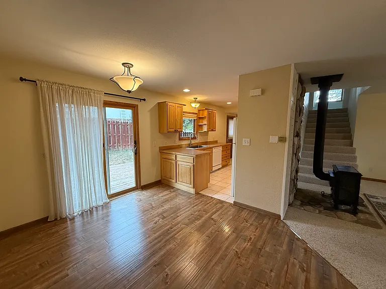 409 Clover Cir — Photo 4