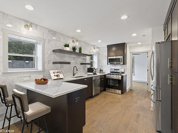 2nd image of 204 Garfield Ave