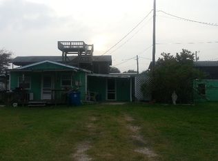 605 N 9th St, Port O Connor, TX 77982
