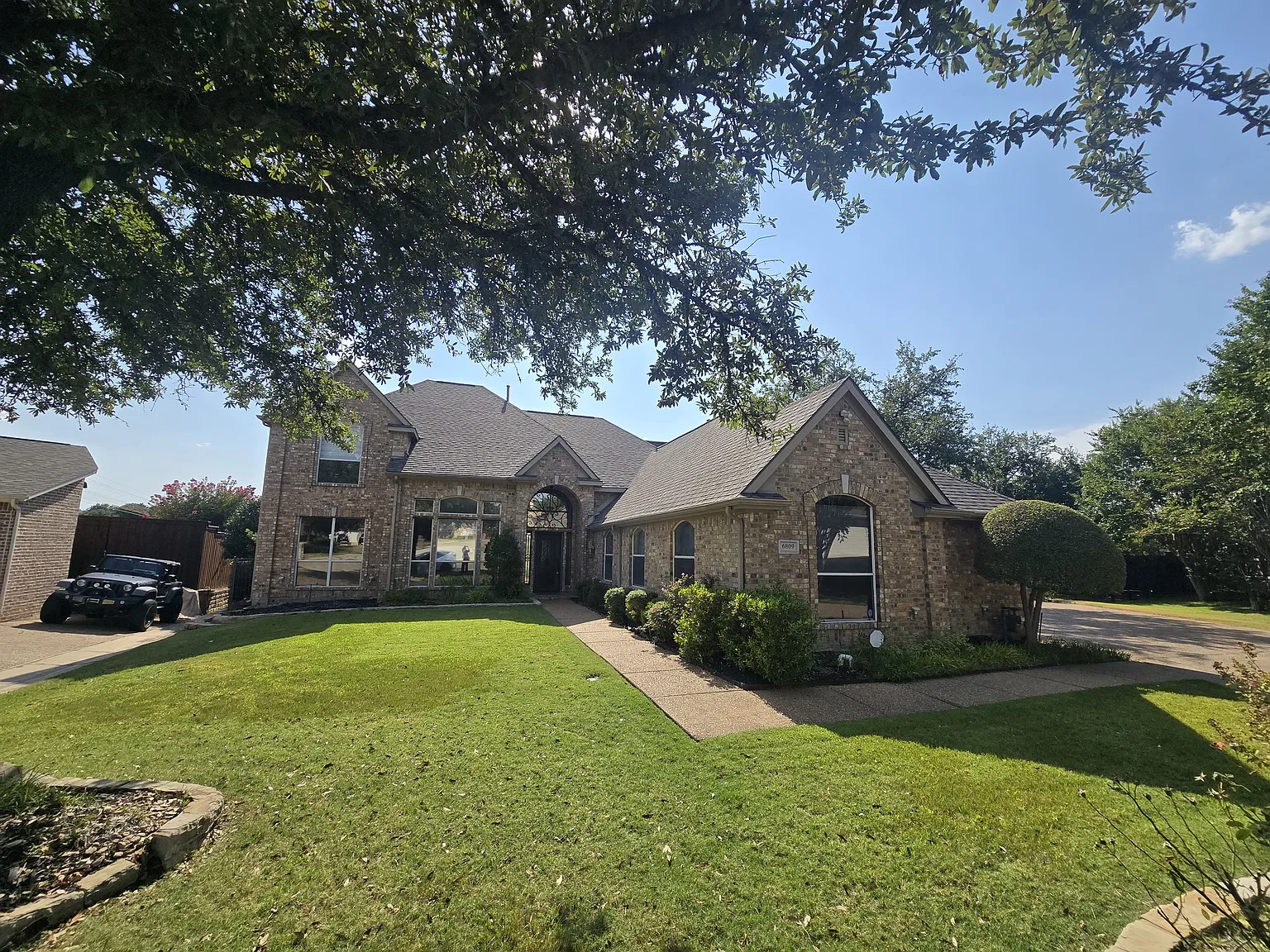 5 bed, 3825 sqft, $7,800 — Photo 3