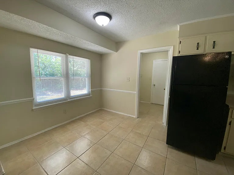 4532 Hillside Dr — Photo 5