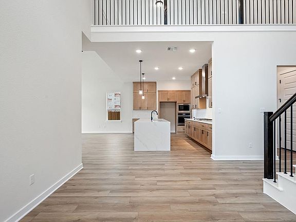4th image of 531 Darley Oak Dr
