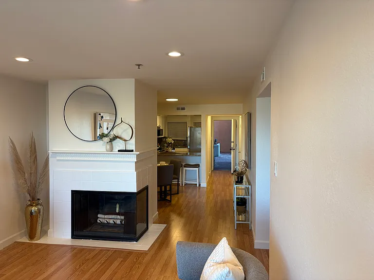 1 Laurel St #102 — Photo 5