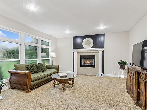3rd image of 15498 Cedar Ln