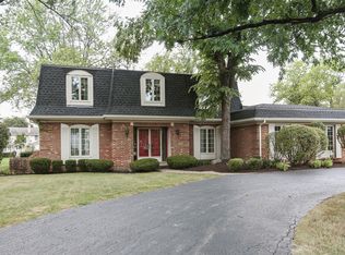 11 Bradford Ln, Oak Brook, IL 60523