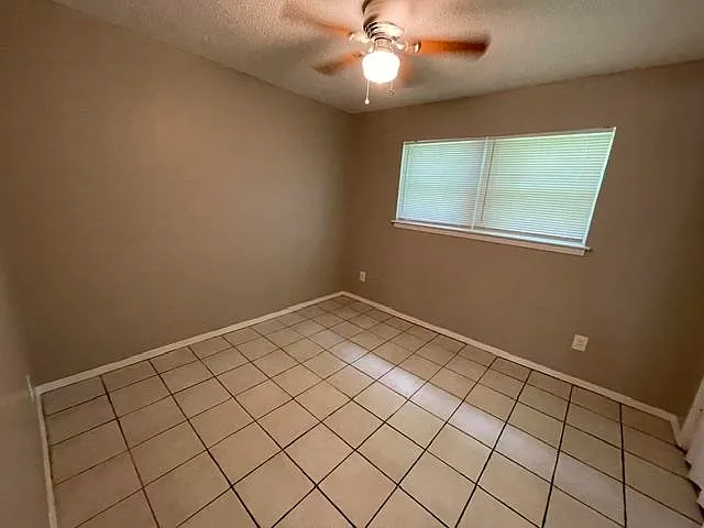 4455 Macon Rd #6 — Photo 8
