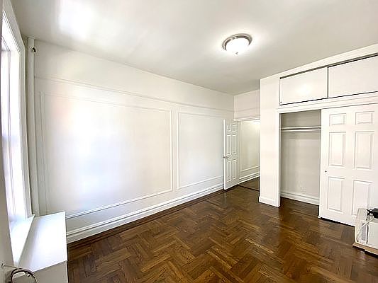 5th image of 220 E 36th St APT B3