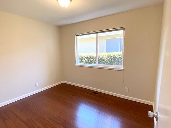 5th image of 1604 Oak Ave