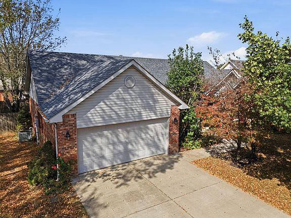 3rd image of 131 Sturbridge Dr