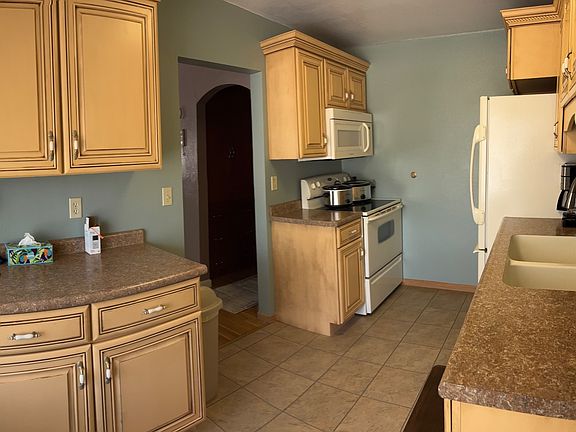 4th image of 813 E 5th St