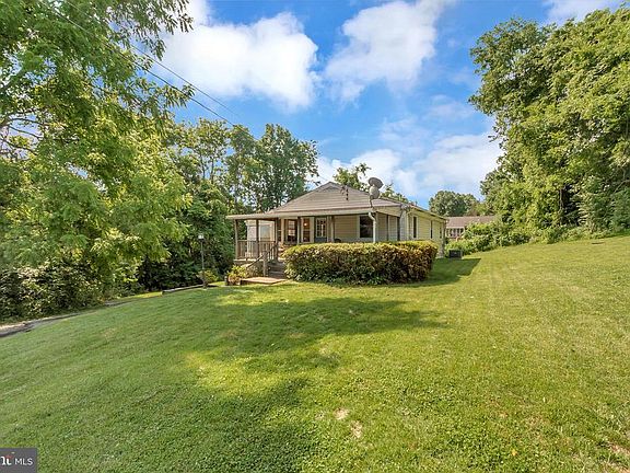 2nd image of 1043 S Lakeshore Dr