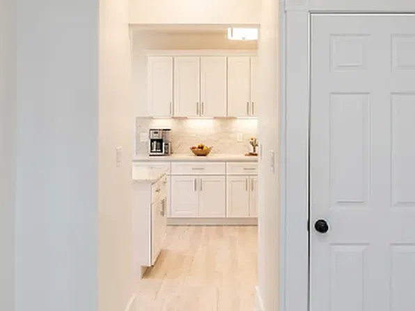 258-260 E Eagle St #2B, Boston, MA 02128