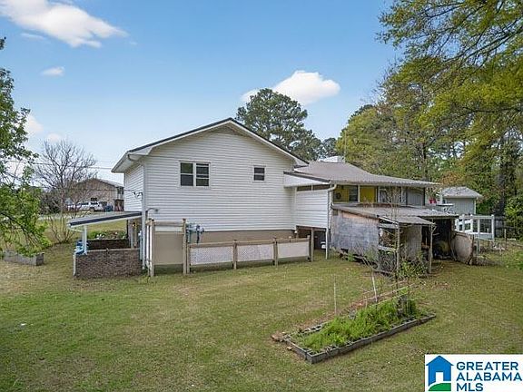 3rd image of 1509 Maple Dr
