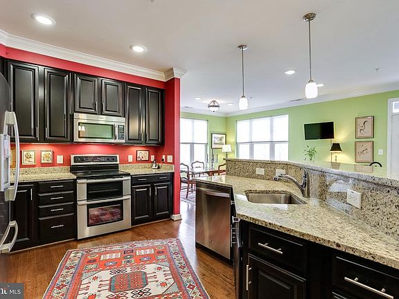 4th image of 17 Clay Lodge Ln #301