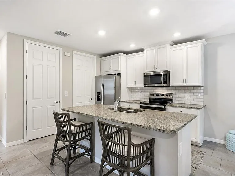 14551 Edgewater Cir — Photo 9
