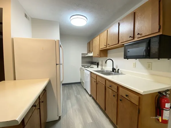 247 W Union St, Athens, OH 45701