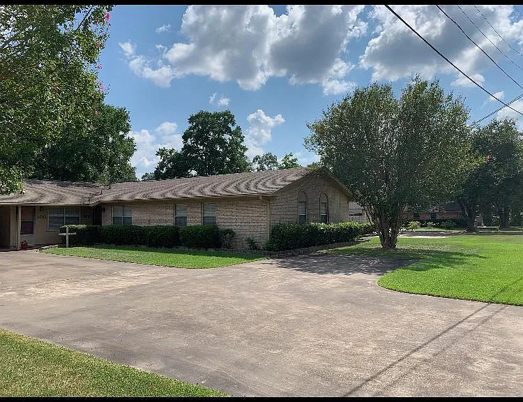 102 Gatewood Ln — Photo 1