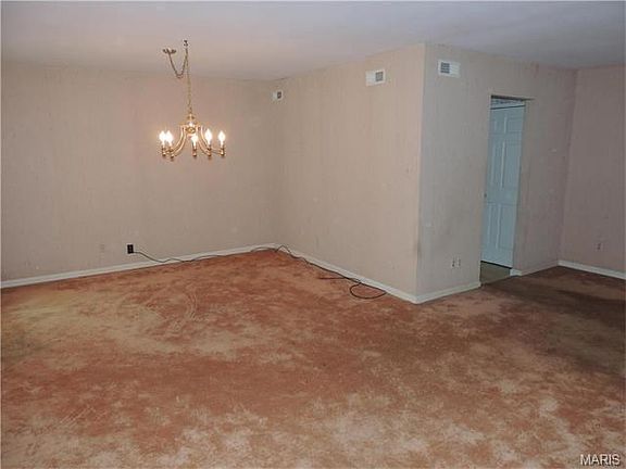4th image of 920 Guelbreth Ln #6