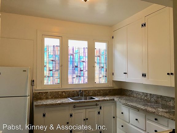 3rd image of 1043 E Broadway APT D