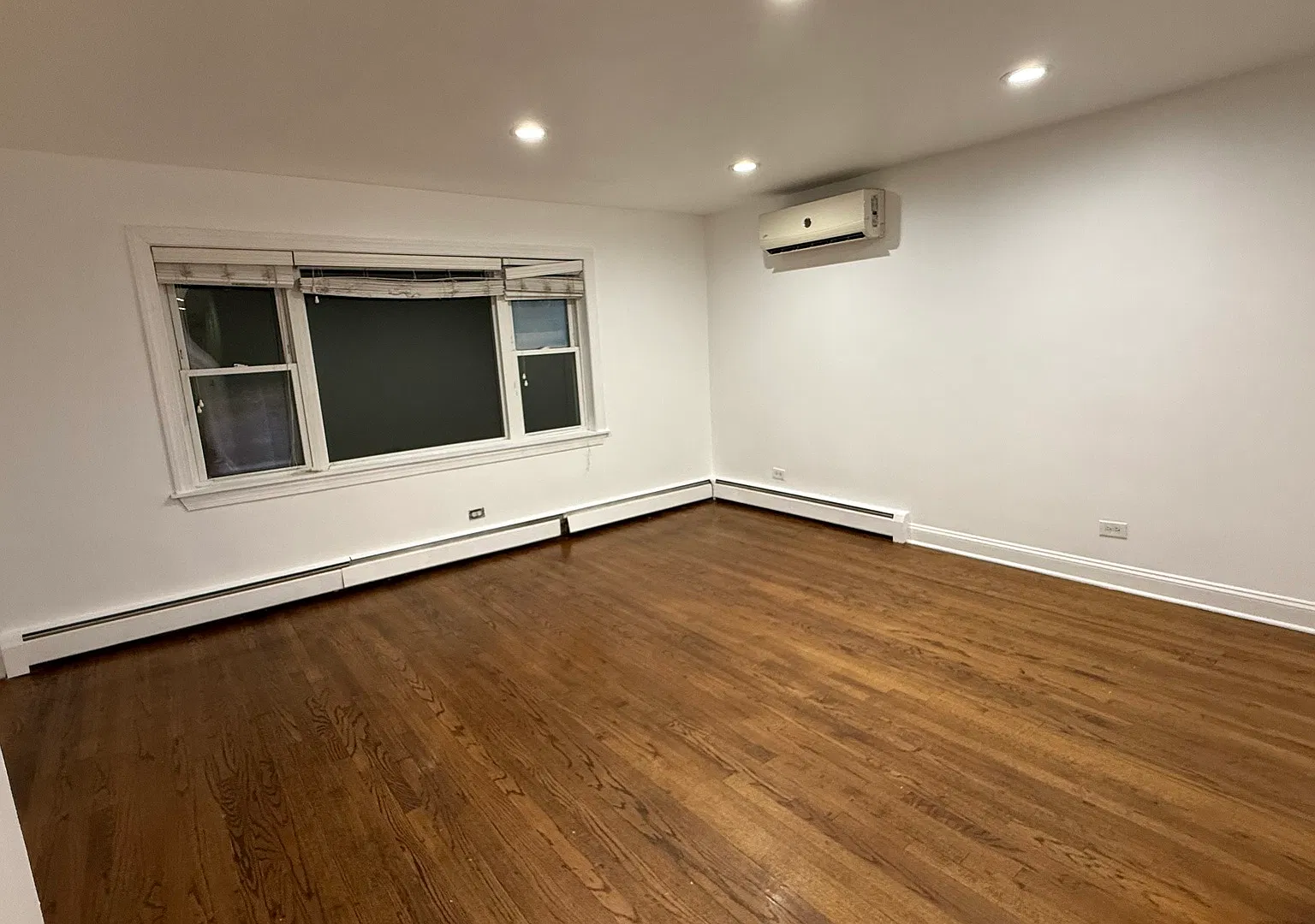 3 bed, 1300 sqft, $2,100 — Photo 2