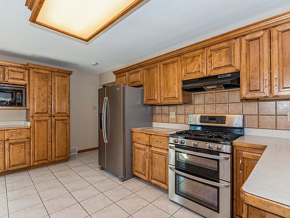 4th image of 120 Rossford Ln