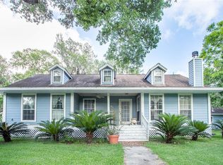 20203 Oak Forest Dr, Damon, TX 77430