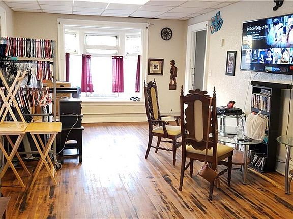 4th image of 129 Trowbridge St