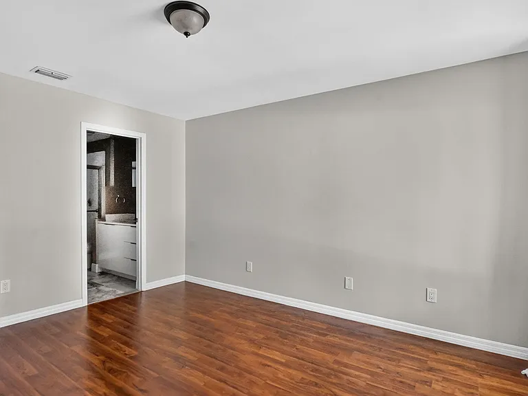 301 Club Cir #208 — Photo 18