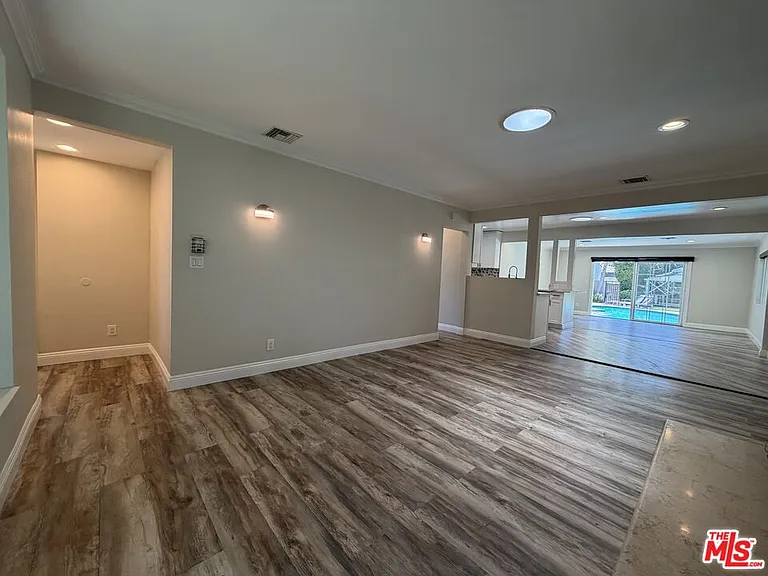 4747 Cartwright Ave — Photo 22