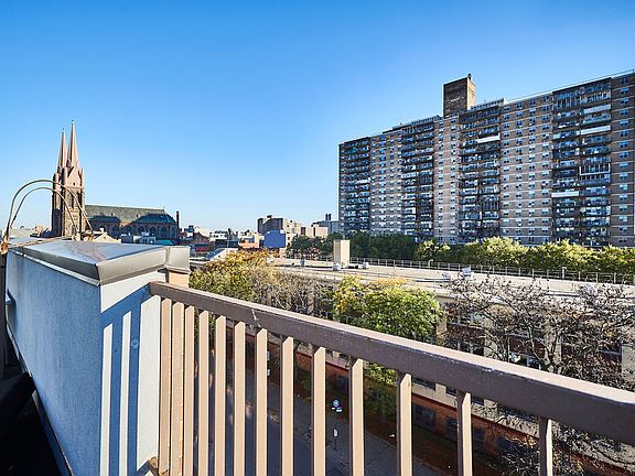2nd image of 77 Jefferson St #33RI