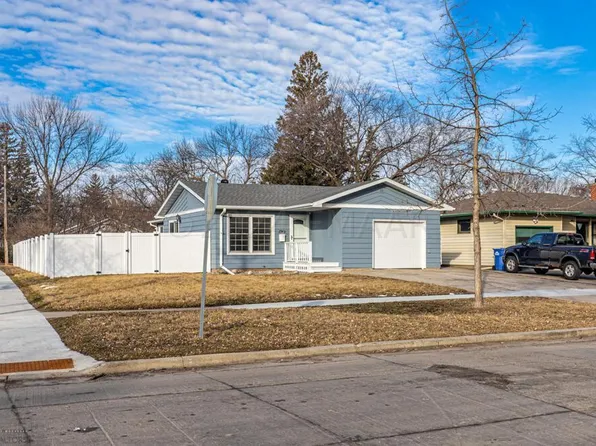 1749 14th St S, Fargo, ND 58103