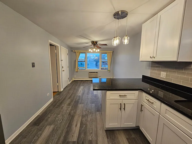 4640 S Avers Ave #2 — Photo 8