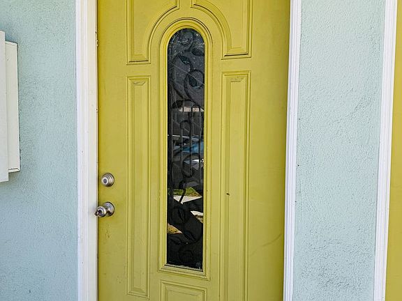 2nd image of 611 Linden Ave